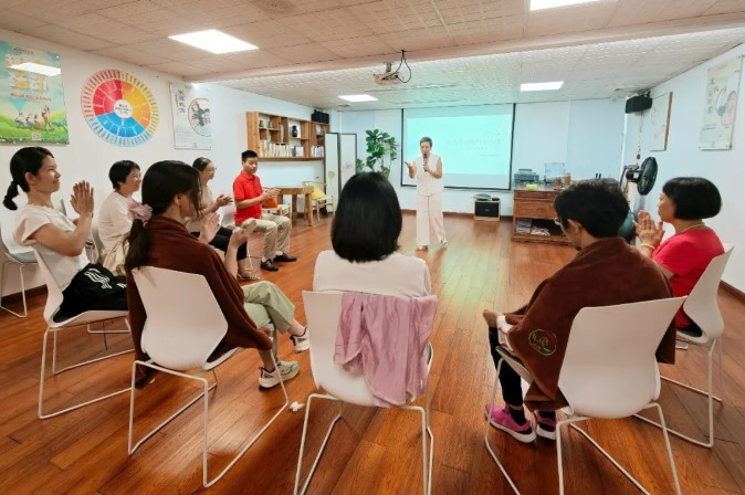 佛山市爸妈在线中心成功举办“助人者的极简表达”专题课程